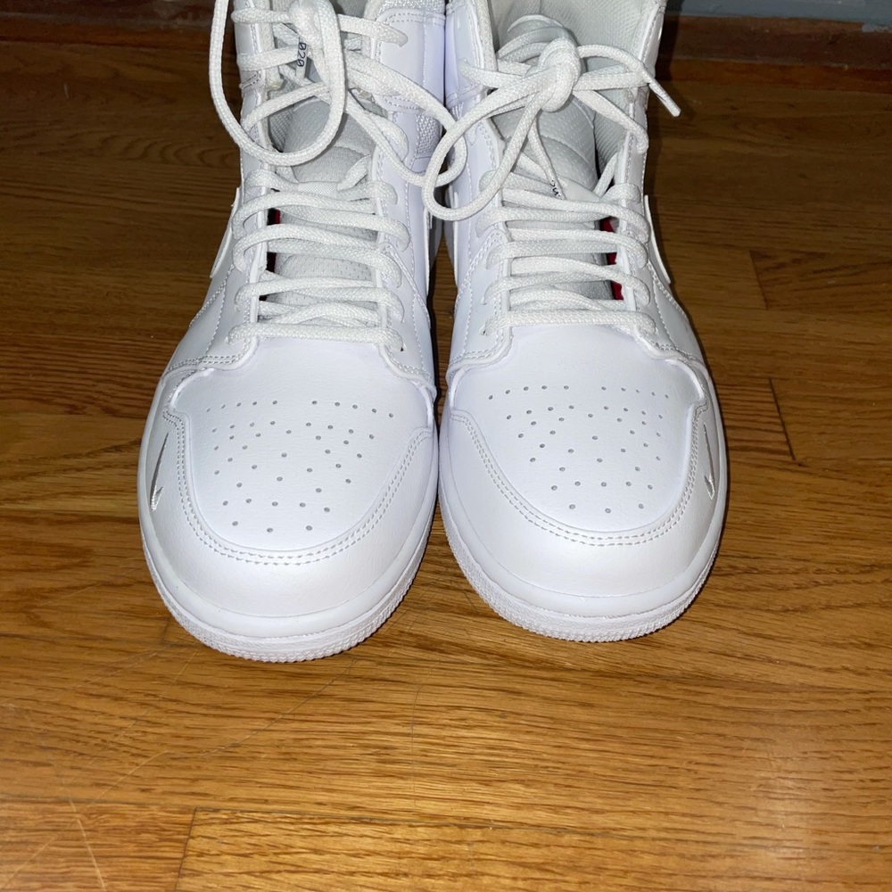Jordan 1 Mid SE Nike Swoosh On Tour (2020)